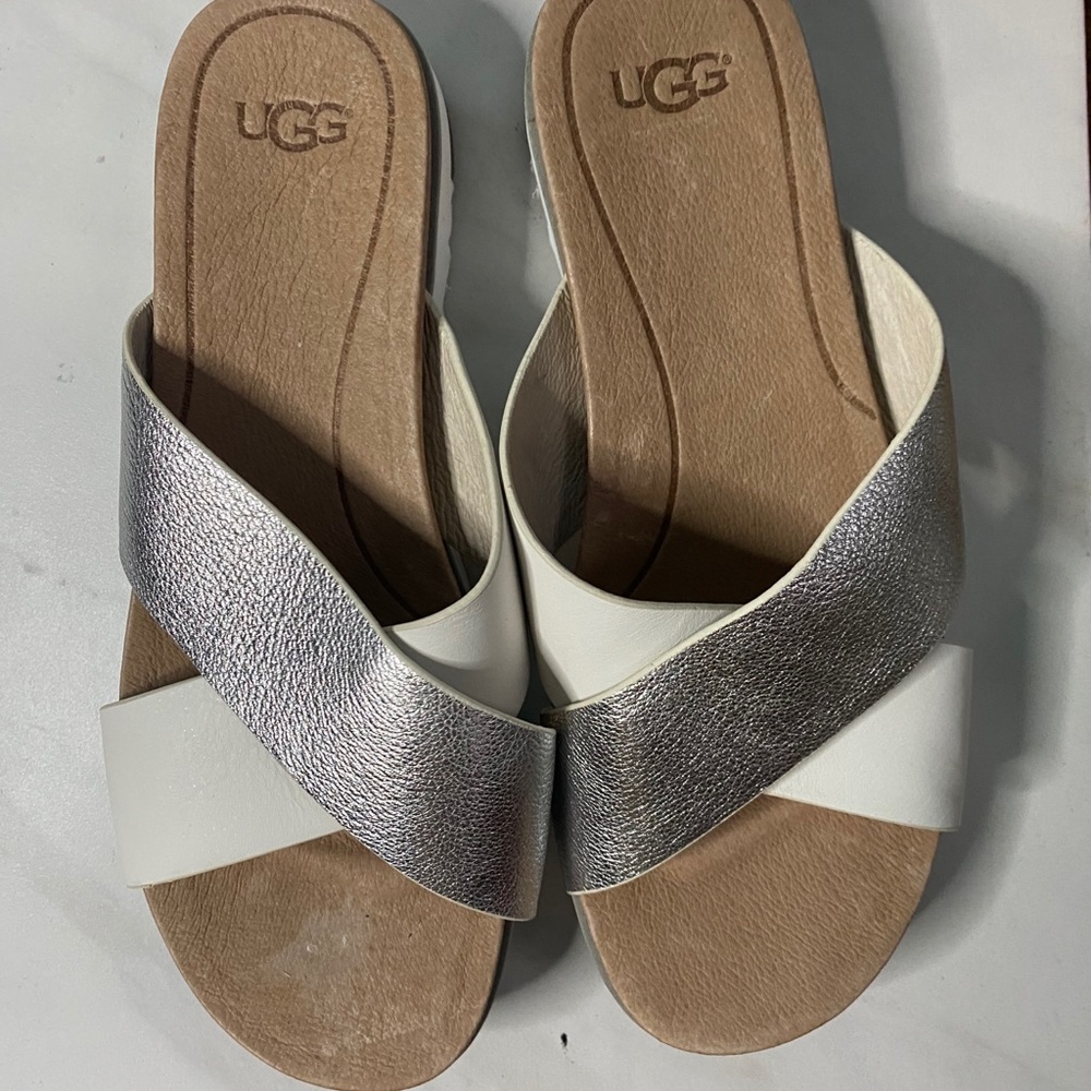 Women’s UGG sandles